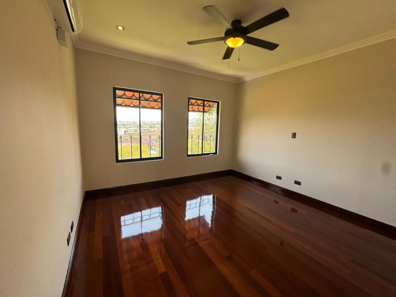 Residencia de Lujo con Vista a la Ciudad en Cerro Alto, Escazú - image 7