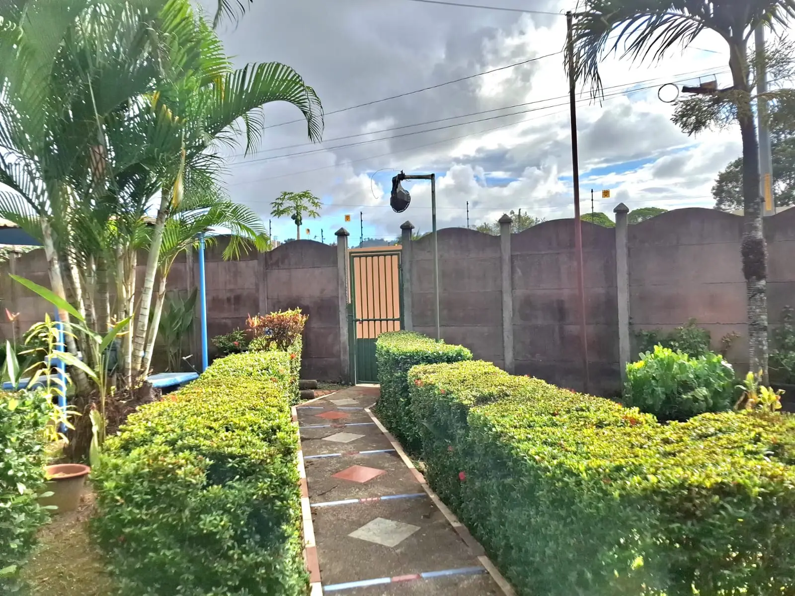 Strategically Located Home with Large Lot & Investment Potential in Herradura - image 6