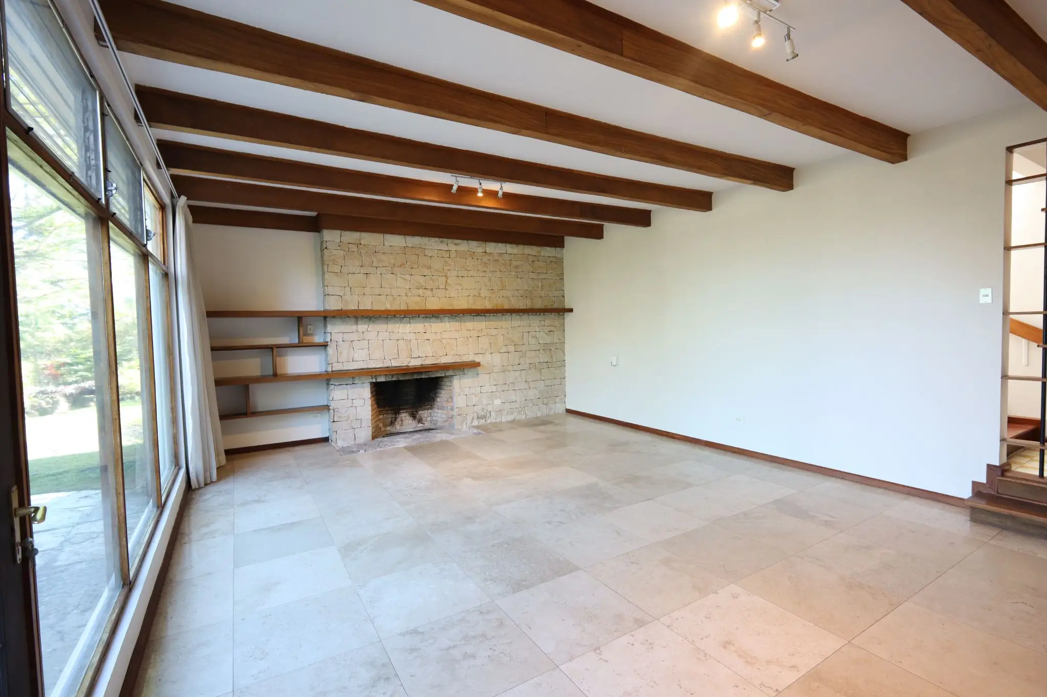 Luxurious 4-Bed Costa Rica Estate for Rent with Pool & Panoramic Views - image 4