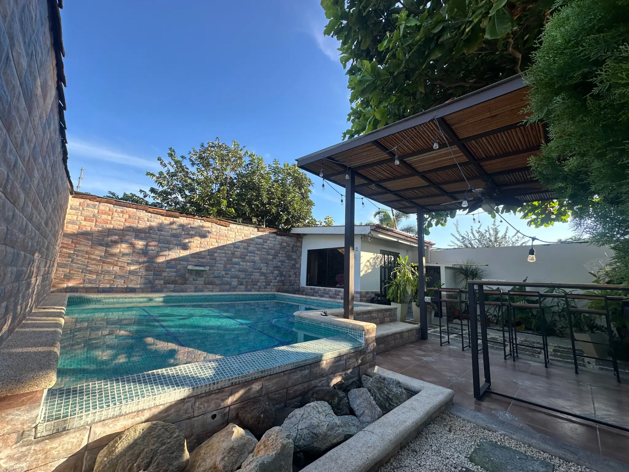 Modern Tropical Oasis with Private Pool in Jacó Sol, Costa Rica - image 11