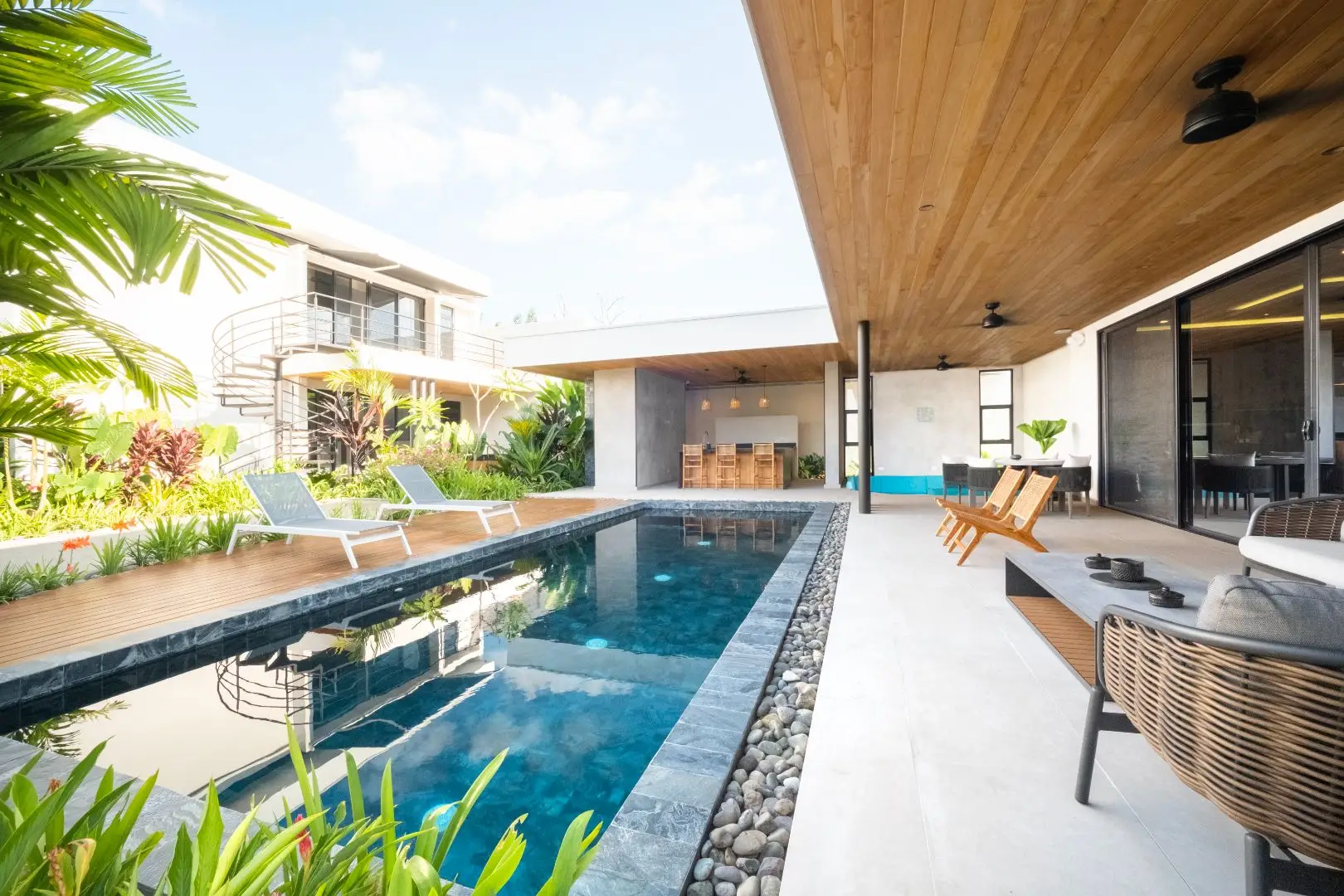 Luxury 5-Bedroom Home in Jacó, Costa Rica - image 10