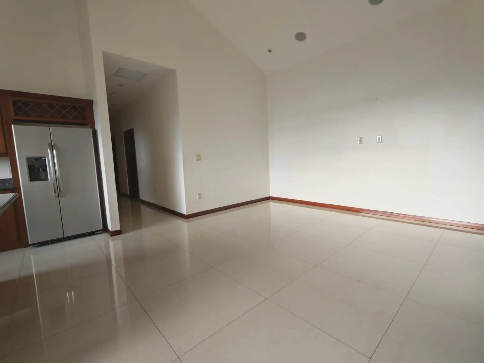 Exclusive penthouse for rent in Bello Horizonte, Escazú, with panoramic views - image 8