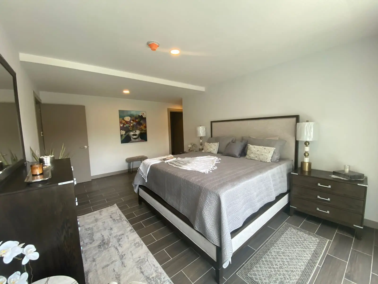 Modern 2-Bed Condo in Escazú with City Views - image 3