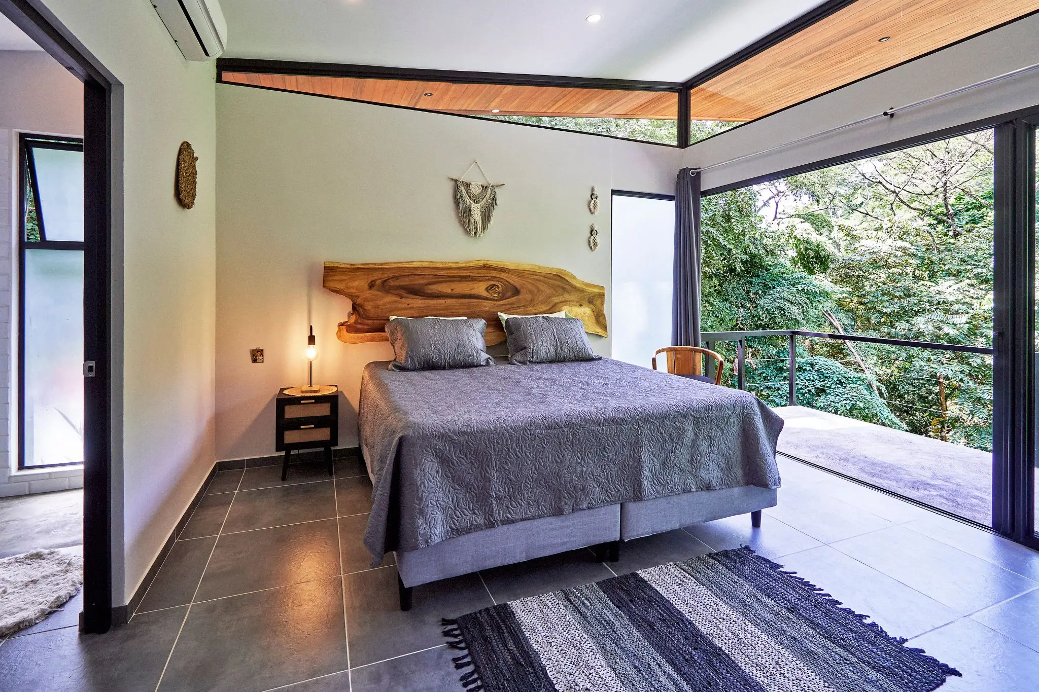 Tropical Villa in Santa Teresa, Steps from the Beach, with Additional Lot for Future Development - image 12