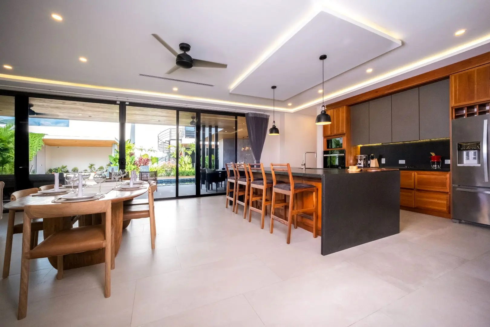 Luxury 5-Bedroom Home in Jacó, Costa Rica - image 8