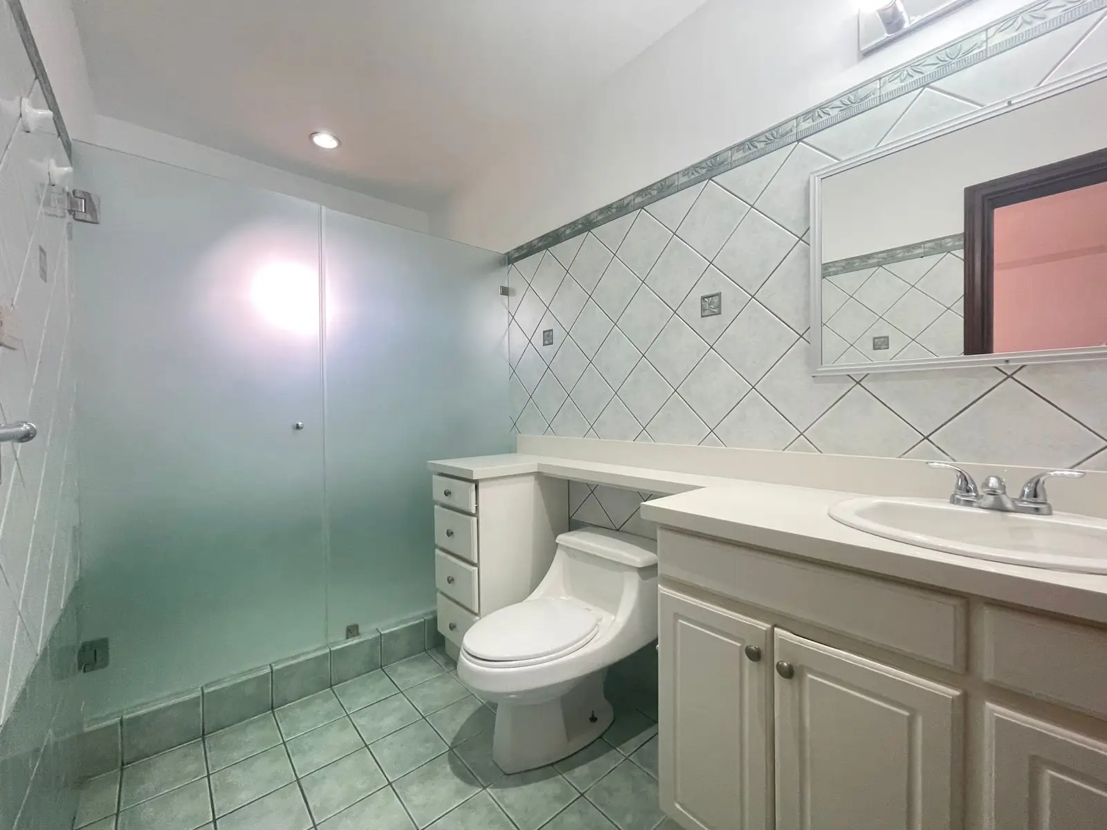 Charming 3-Bed House for Rent in Gated Community - image 13