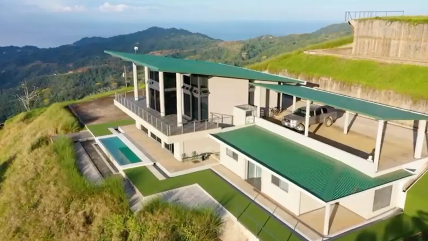 Endless Ocean Horizons: A Serene Retreat in Hermosa Hills - image 2
