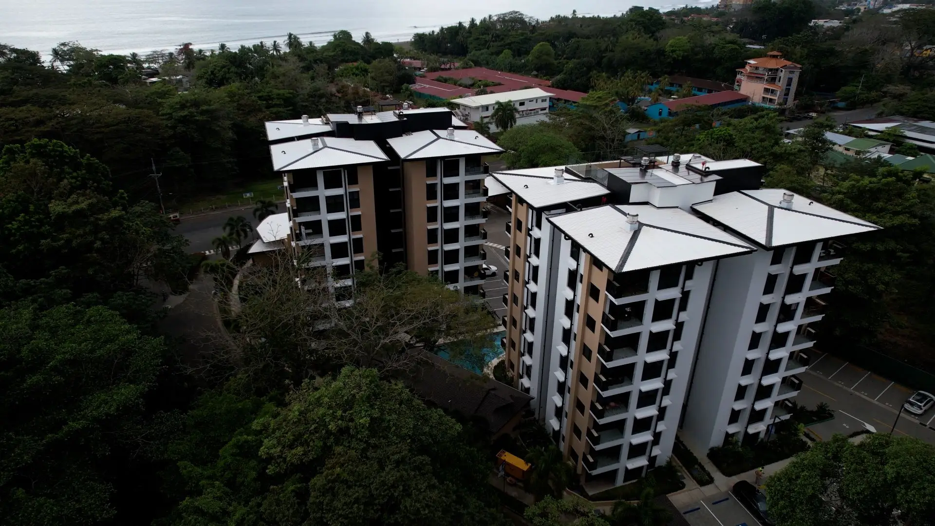 Scenic 2BR/2BA Apartment with Ocean and Mountain Views - image 6