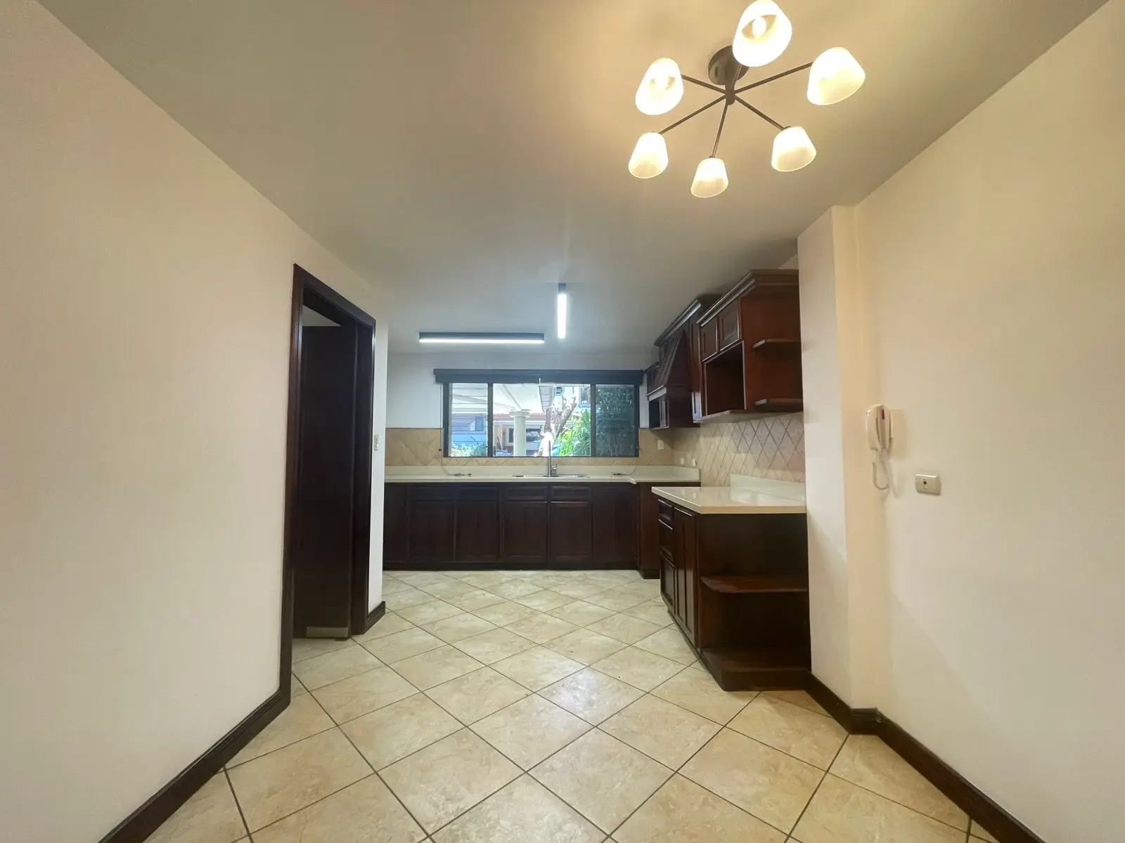 Charming 3-Bed House for Rent in Gated Community - image 7