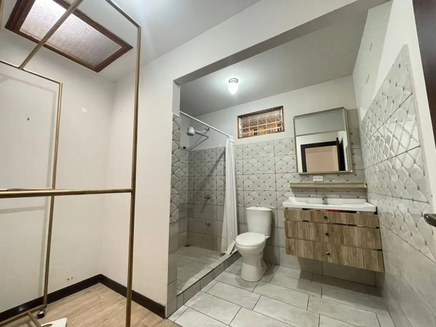 Single Story Home for Sale in La Roma, Pavas - image 11