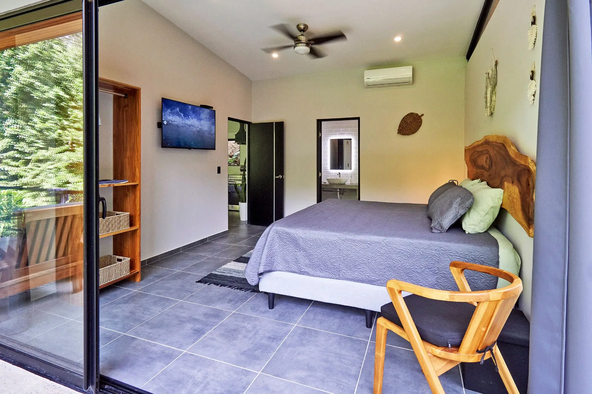 Tropical Villa in Santa Teresa, Steps from the Beach, with Additional Lot for Future Development - image 11