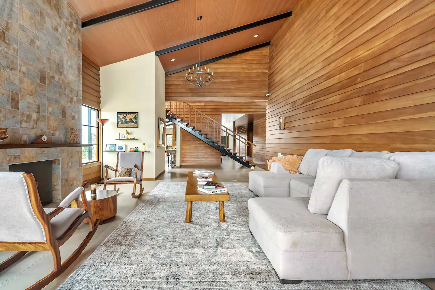 Exquisite Mountain View Hillside Retreat in Costa Rica with Panoramic Mountain Views - image 5