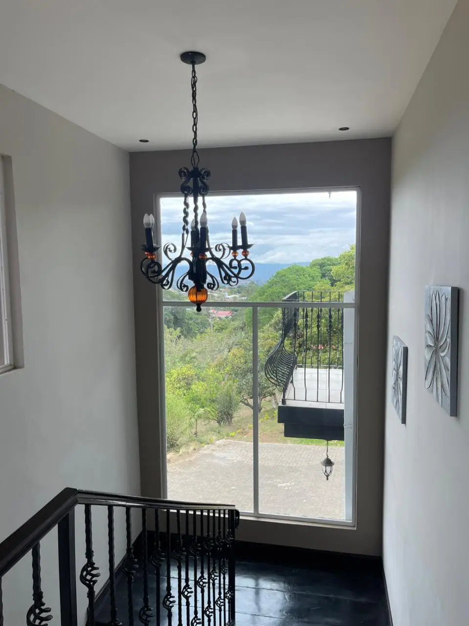 Stunning 3-Bed Modern Home with Expansive Gardens in Grecia, Costa Rica - image 15