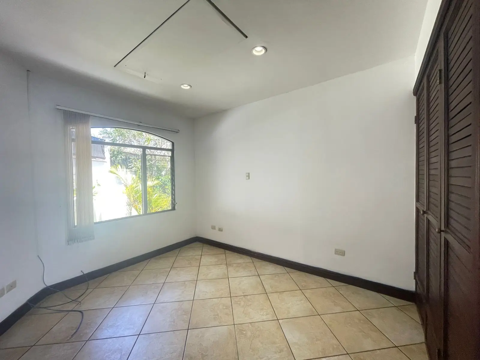 Charming 3-Bed House for Rent in Gated Community - image 11