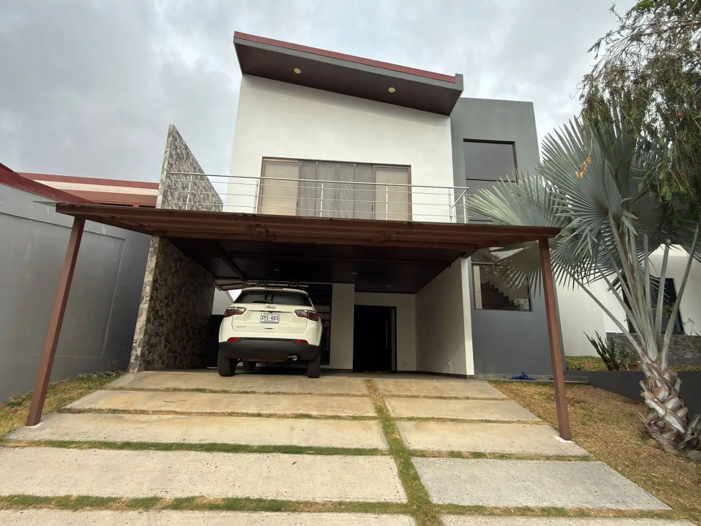 Sleek Modern 4-Bedroom House in Grecia, Alajuela with Ocean Views & Jacuzzi - image 2