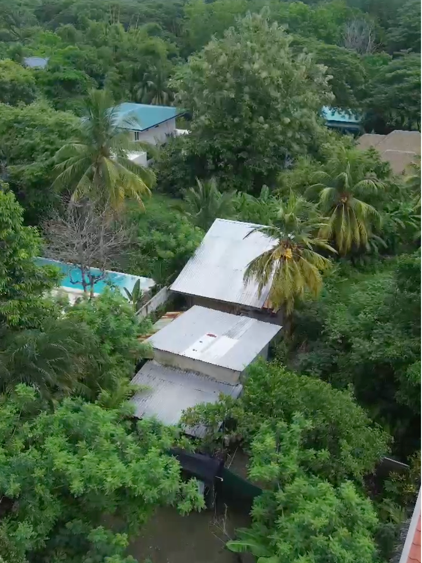 Walk to Beach 400m2 Property in Playa Hermosa   - image 2