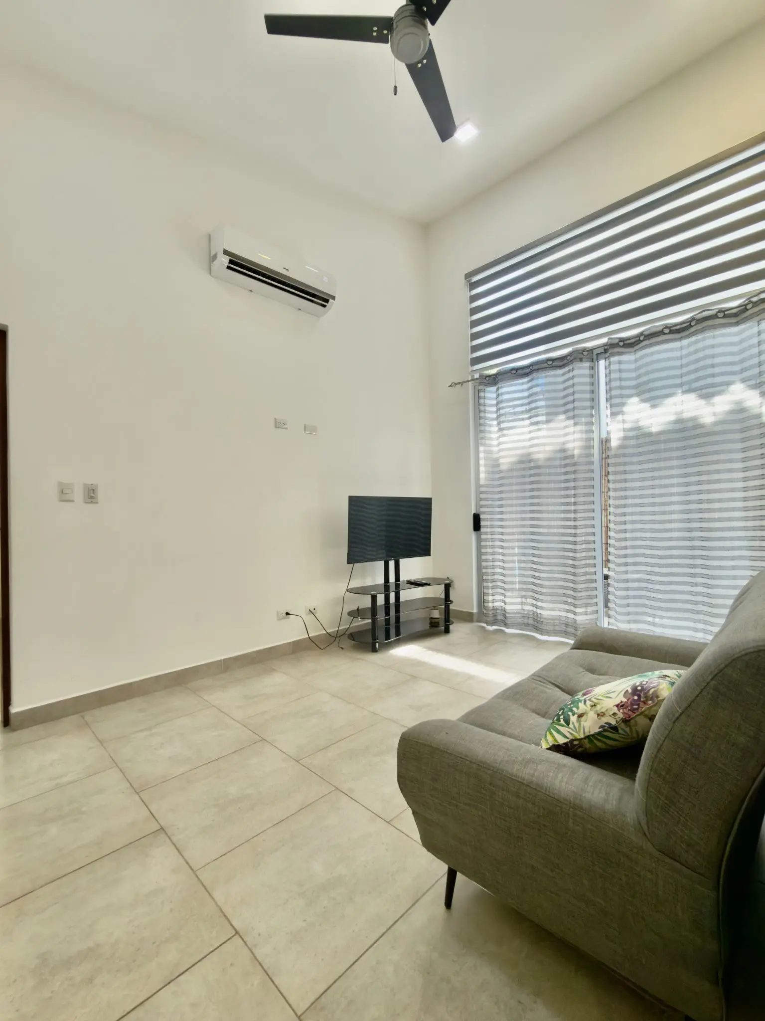 Experience Modern Living in Jacó: Stylish 2-Bed Home in Hacienda Verde Gated Community - image 9