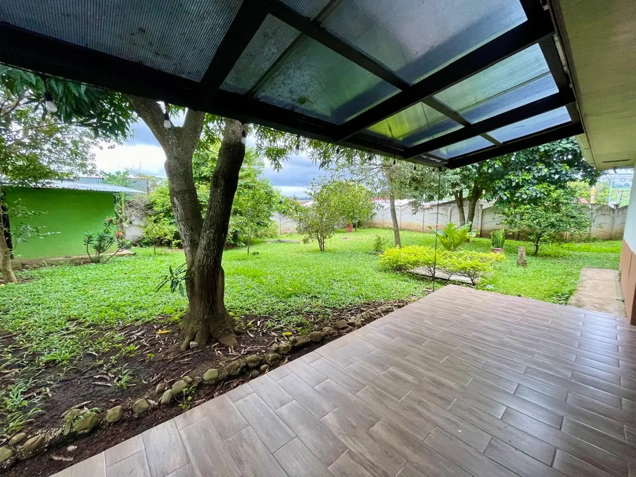 Charming 3-Bedroom Home with Lush Backyard in Grecia, Alajuela - image 10