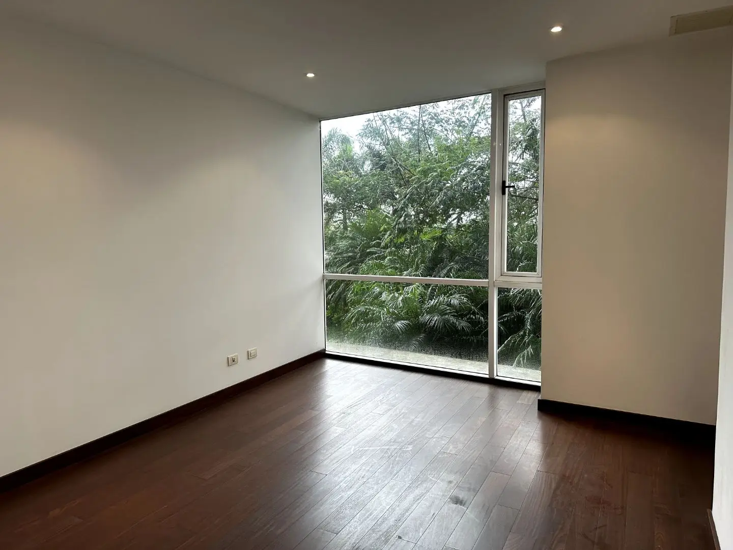 Modern 1-Bed Condo in Escazú, San José - image 4