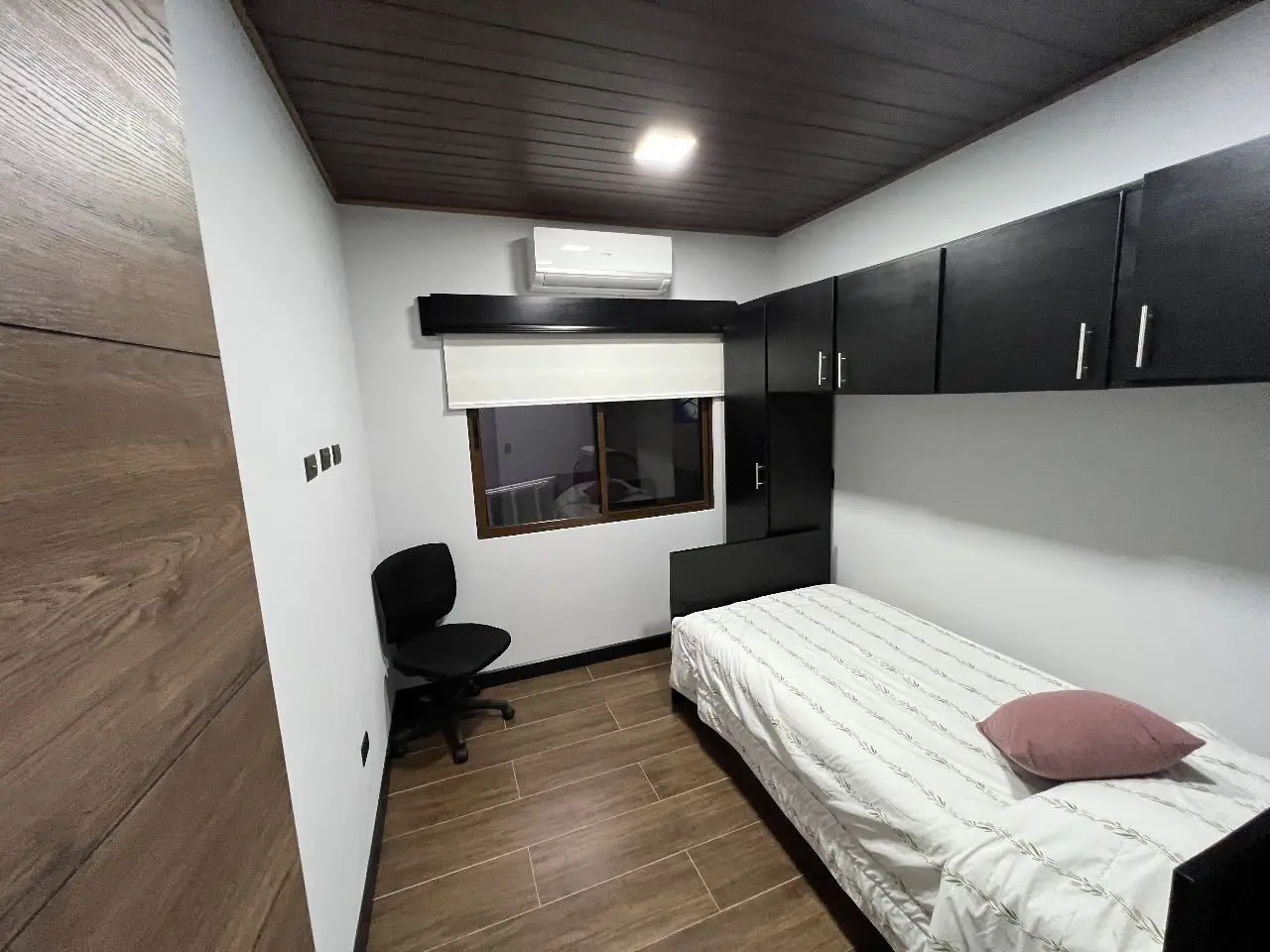 Brand New Modern Home in Grecia, Alajuela: Private Pool & Hot Tub Oasis - image 15