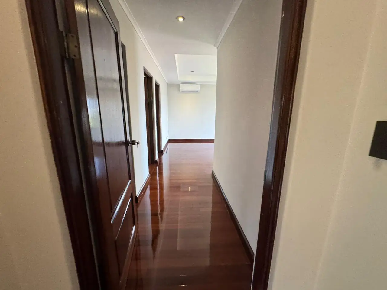 Residencia de Lujo con Vista a la Ciudad en Cerro Alto, Escazú - image 5