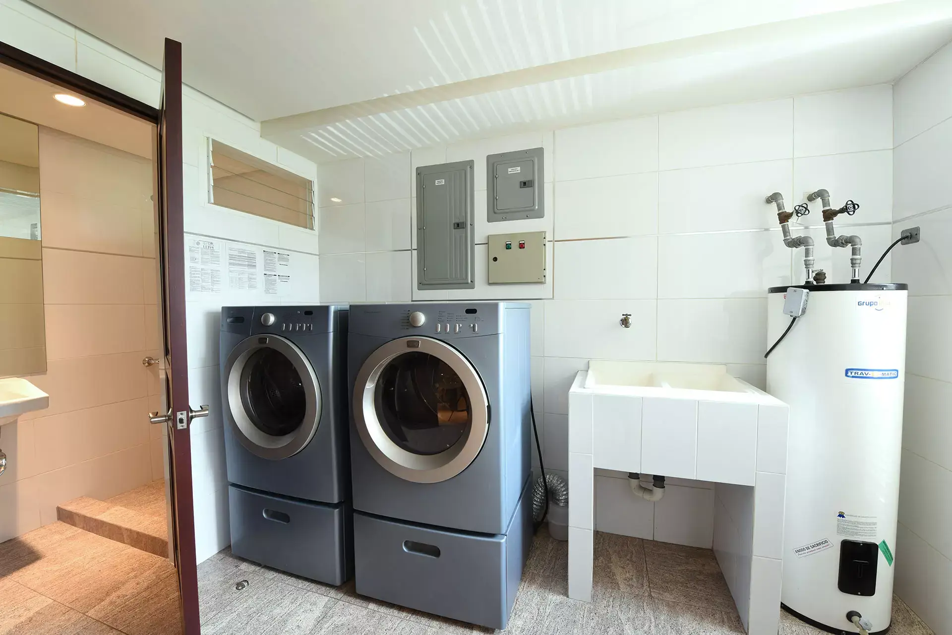 Sale & Rent / Costa Rica Luxury 2-BR, 3.5-BA Apartment in San Rafael, San José with Premium Amenities - image 11