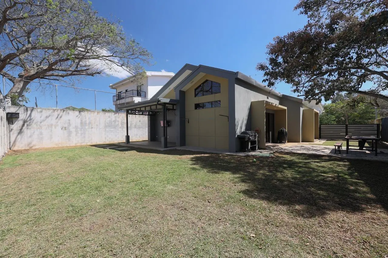 Stunning New 2-Bed, 2-Bath Modern House in La Garita, Alajuela, Built 2022 - image 6