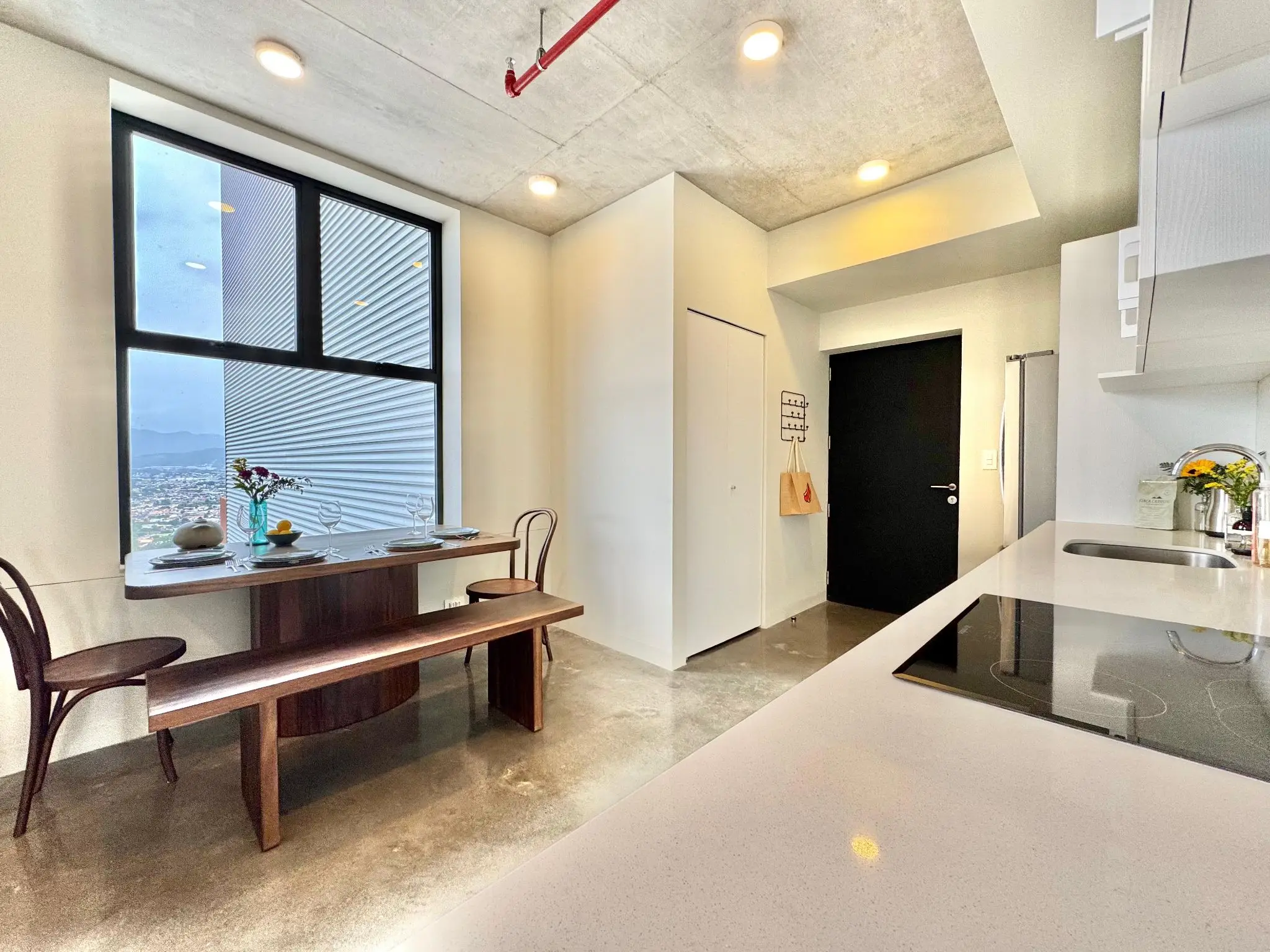 Modern 2-Bedroom Apartment with Panoramic City & Mountain Views in San José - image 7