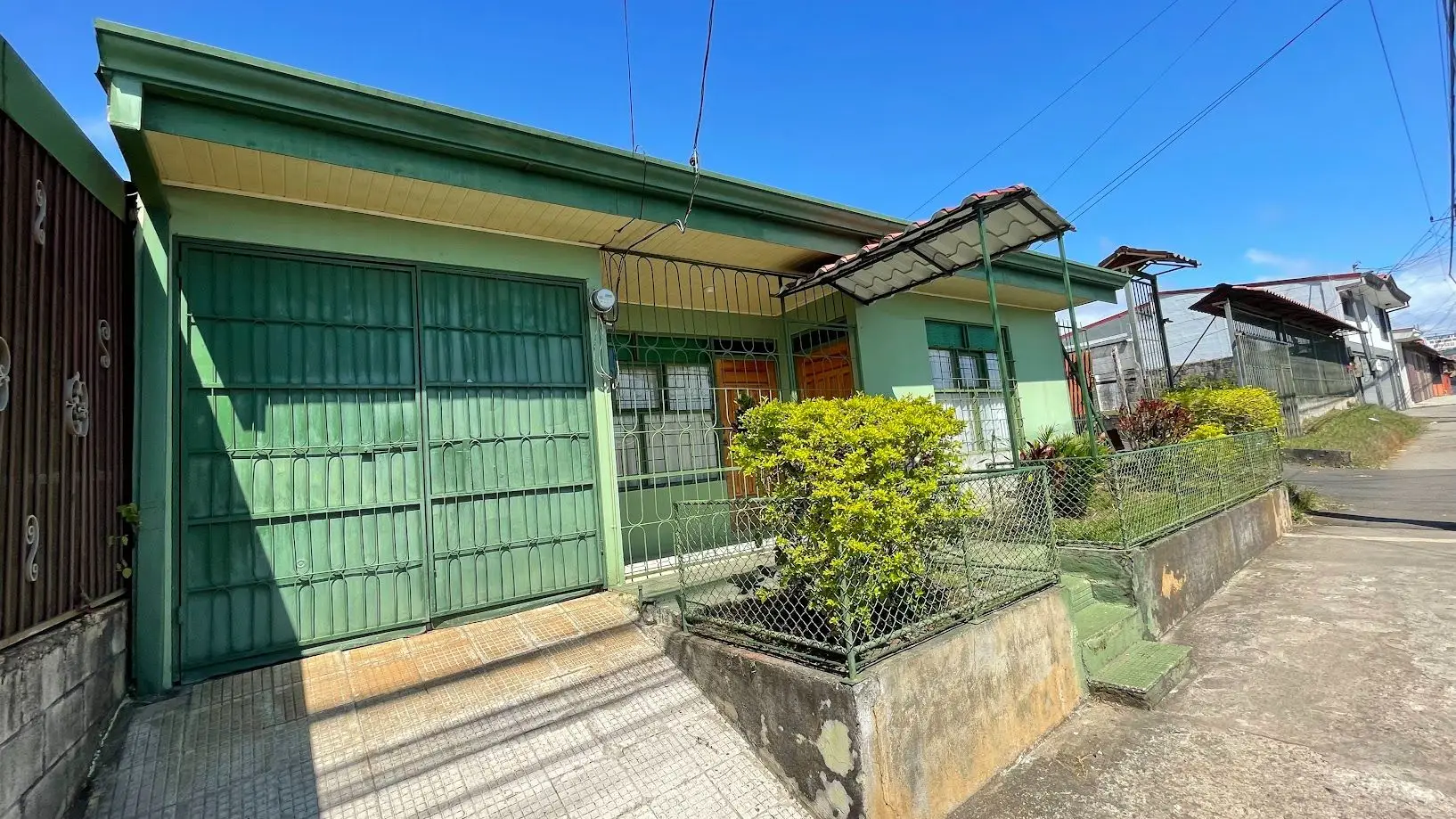 HOUSE WITH COMMERCIAL POTENTIAL FOR SALE IN SAN RAMON, ALAJUELA - image 3