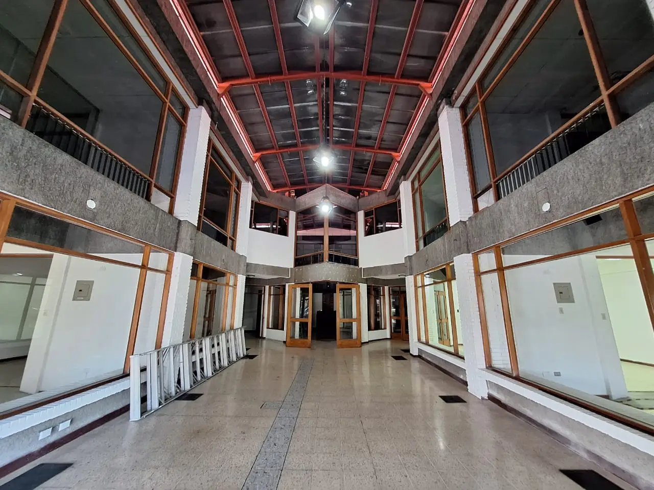 Prime 741sqm Modern Commercial space in Escazú, San José - image 2