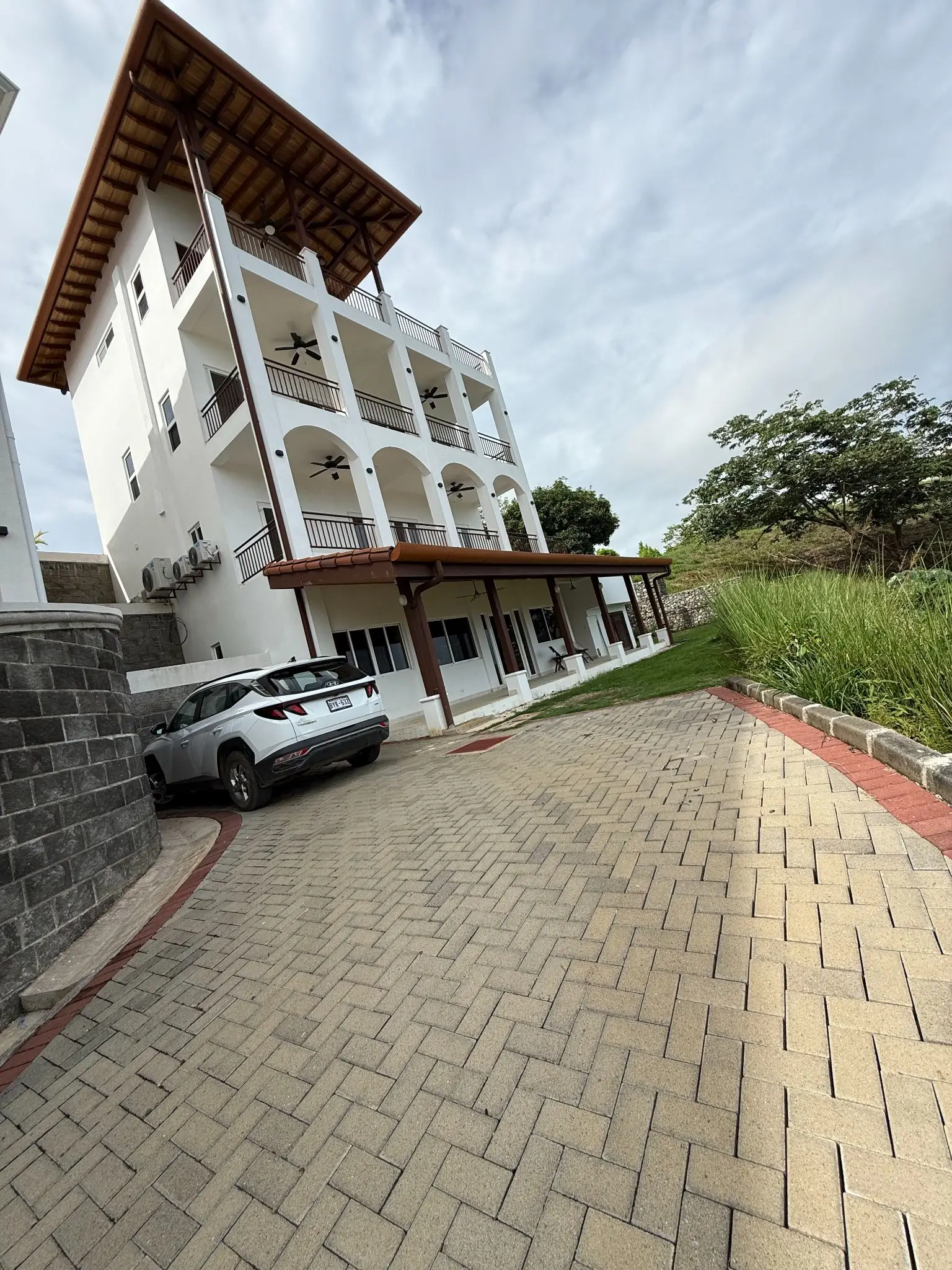 Luxury Oceanview & Mountain Retreat: A Modern 5-Bedroom Haven in Jacó, Costa Rica - image 2