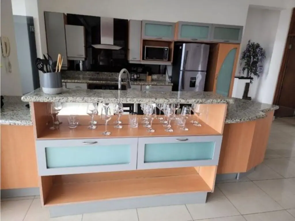 Luxury 3-Bed Penthouse with City Views in Escazú - image 8