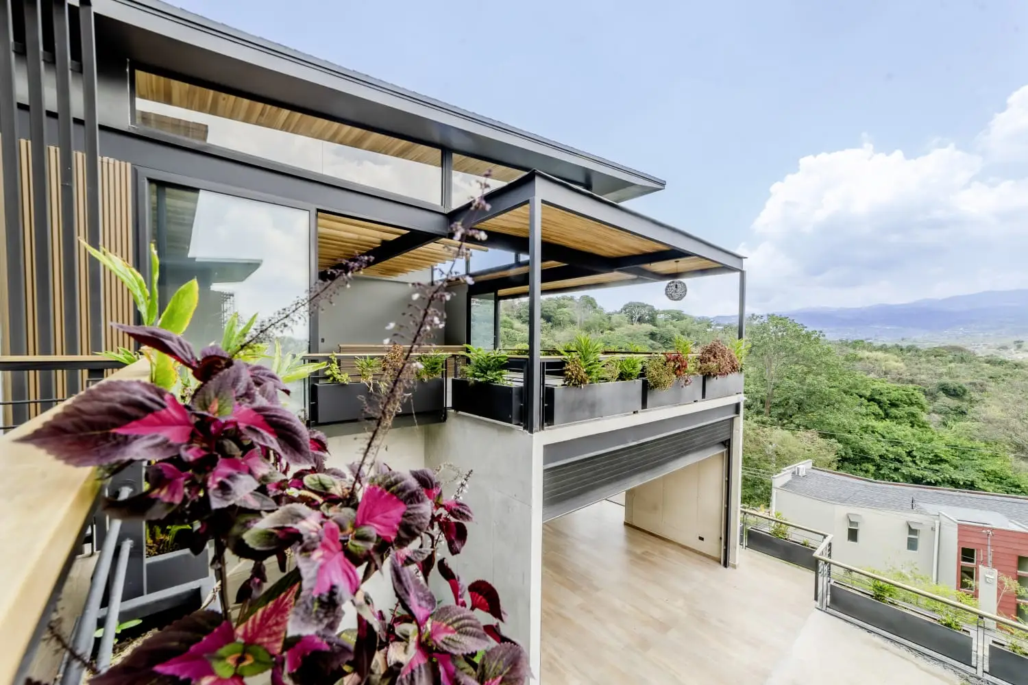 Exclusividad y Naturaleza: Residencia de Lujo con Vistas Panorámicas en Naranjo - image 6