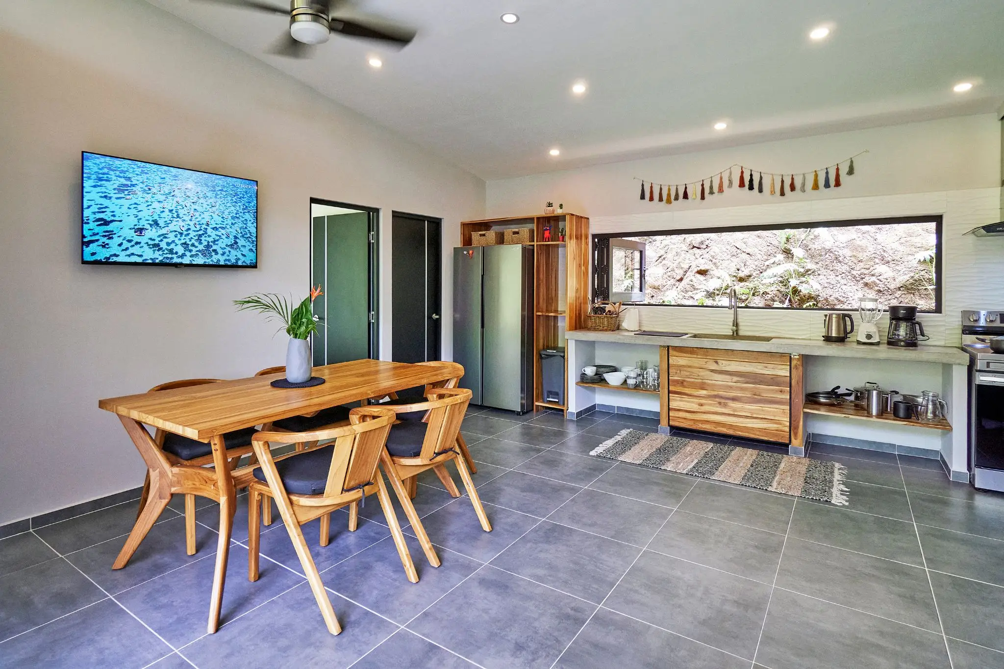 Tropical Villa in Santa Teresa, Steps from the Beach, with Additional Lot for Future Development - image 10