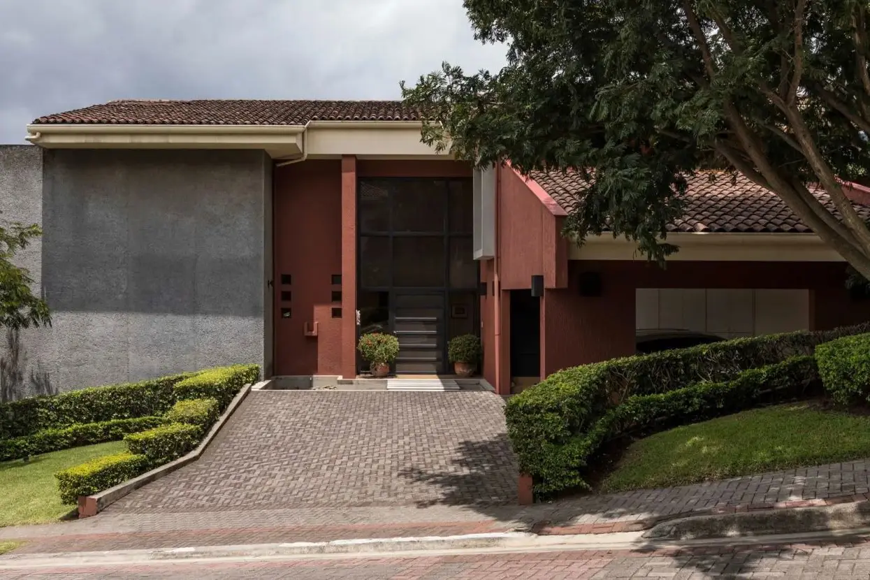 For Rent – Luxury Residence in Alto de Las Palomas, Escazú - image 2