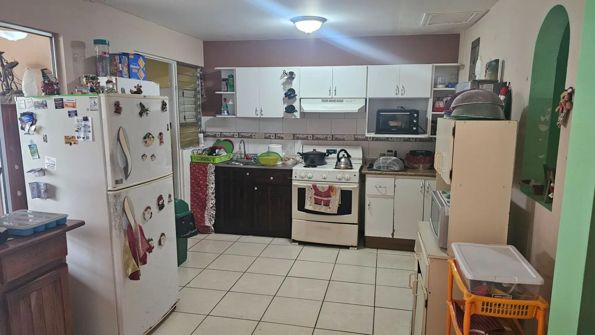 Spacious 6-Bedroom Family Home in Residencial Saint Clare, Moravia - image 14