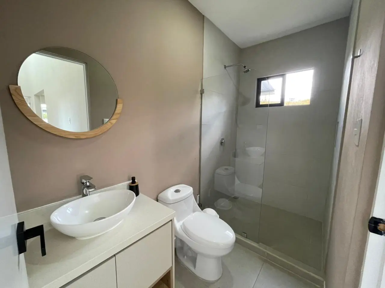 New Modern 3-Bedroom Home in Gated Community, Grecia, Alajuela with Scenic Views - image 6