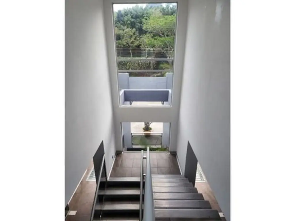 Luxury 3-Bed Penthouse with City Views in Escazú - image 3