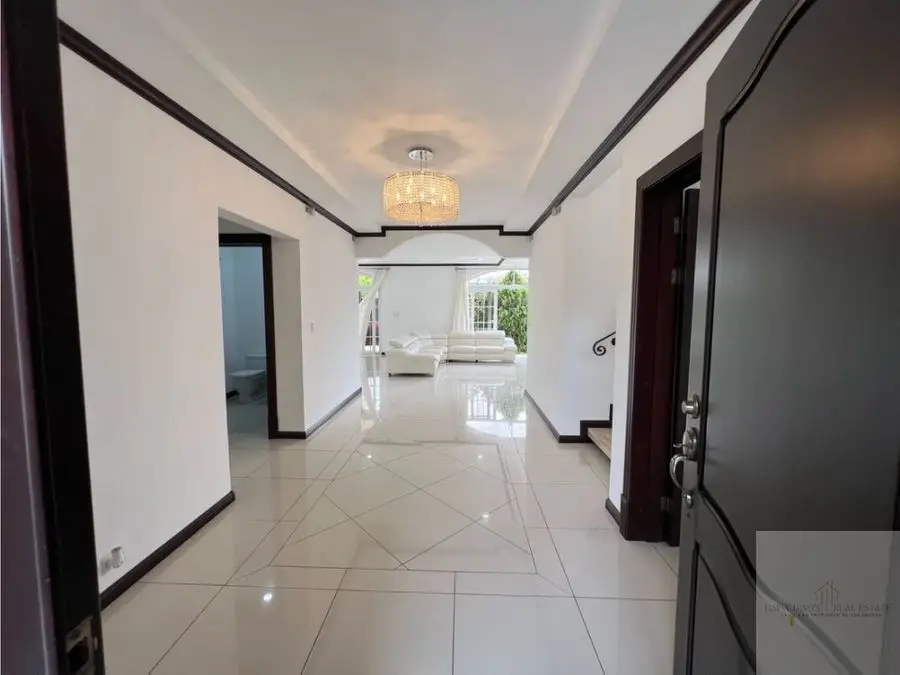 Exquisite Modern 4-BR Luxury Home in Curridabat with Mountain Views - image 13