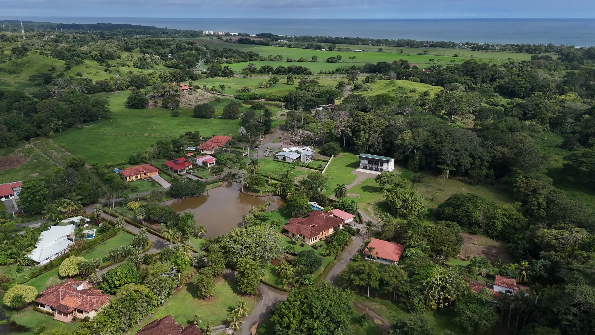 Tropical Luxury Estate with Private Lake, Pool & Prime Location Near Costa Rica’s Best Beaches” - image 11