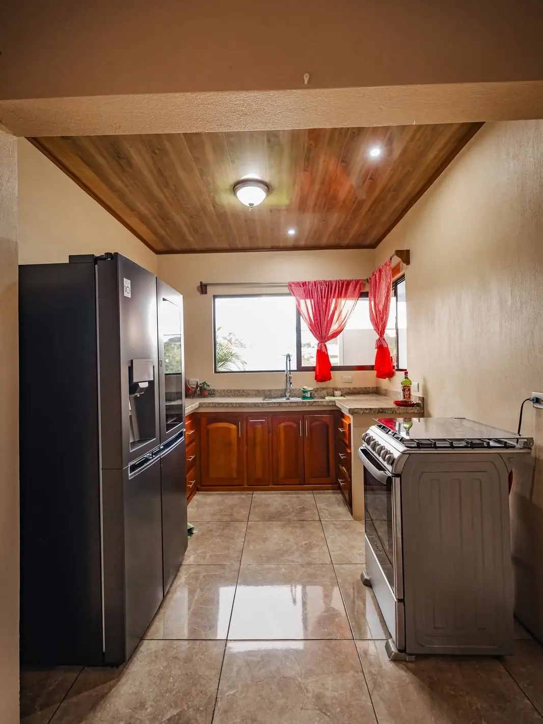 Modern 2.5-Bed Home in Grecia, Alajuela - Ideal for Families - image 11