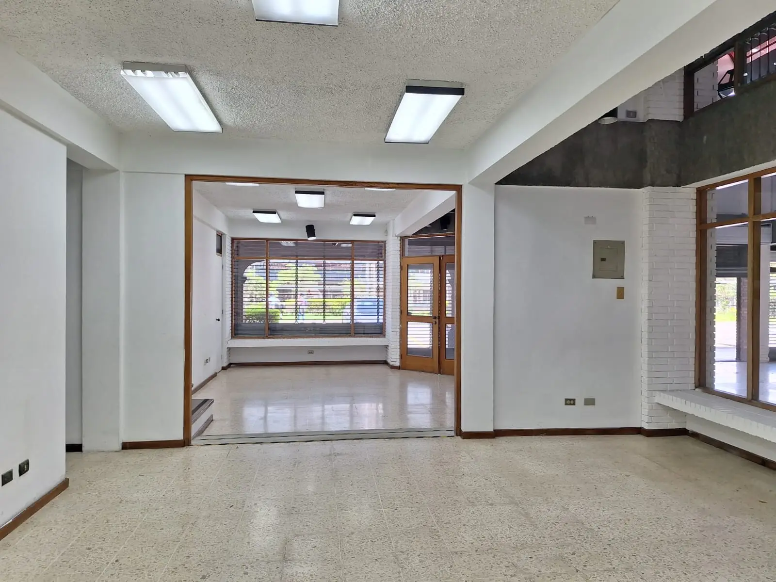 Prime 741sqm Modern Commercial space in Escazú, San José - image 14