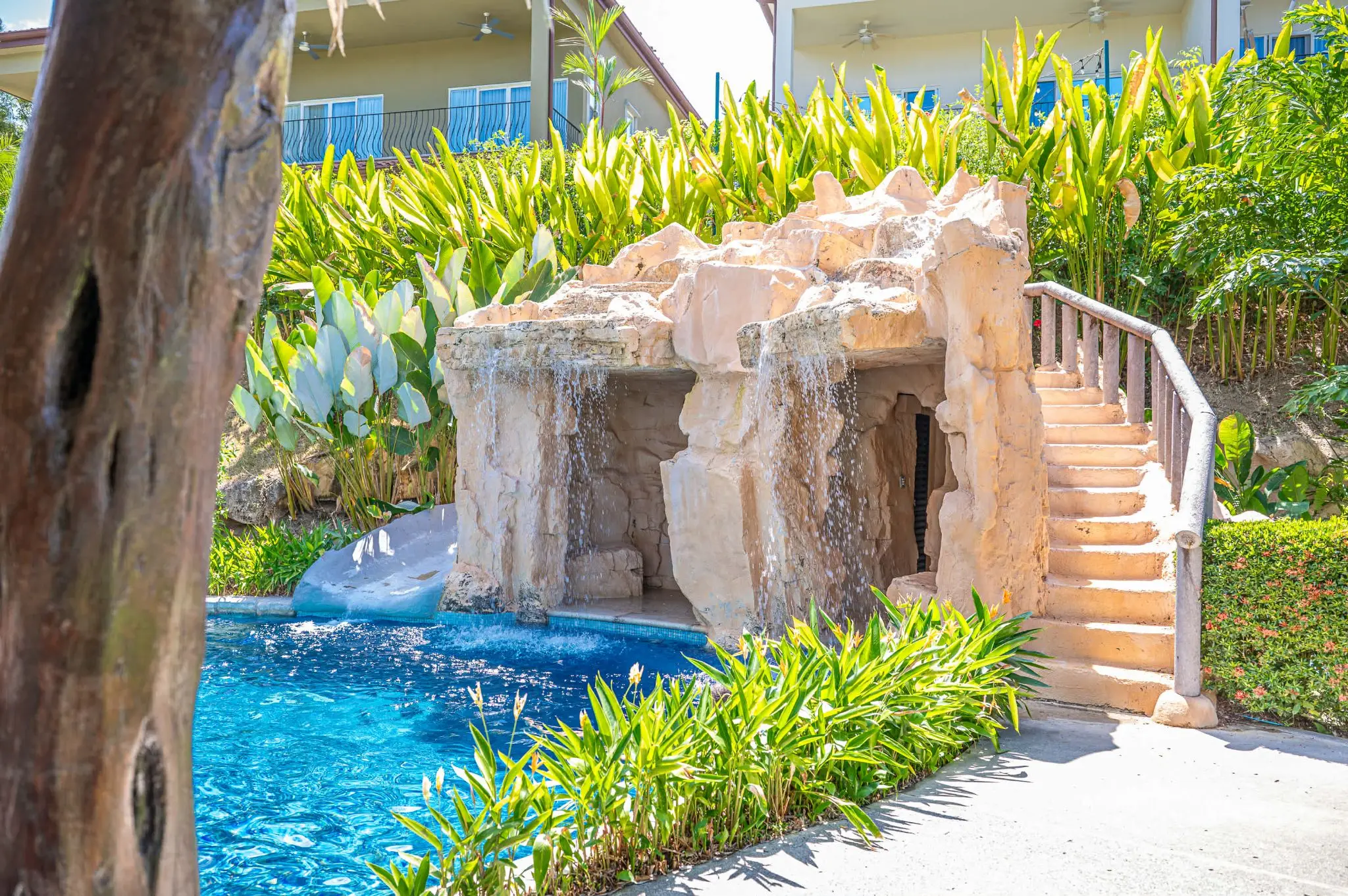 Peaceful and  Secure 3BR Condo with Private Pool in Las Lomas - image 5