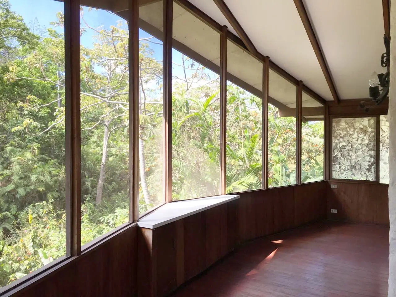 Spacious 4-Bed House for Rent in Santa Marta, Curridabat / Beautiful garden - image 11