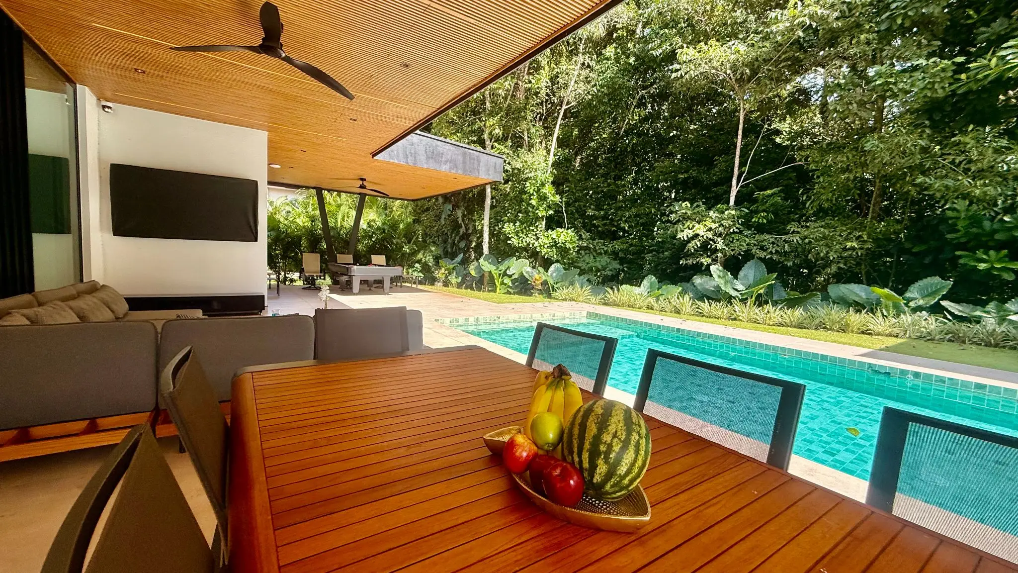 Ultra-Modern 4-Bed Luxury Villa with Pool in Herradura, Costa Rica - image 1