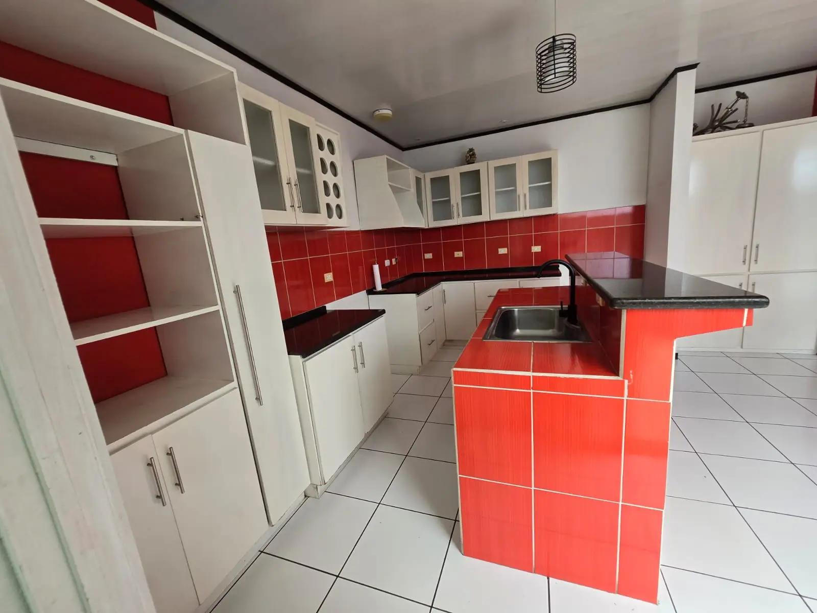 Charming House in Poás with Mountain Views - Perfect Family Home! - image 4