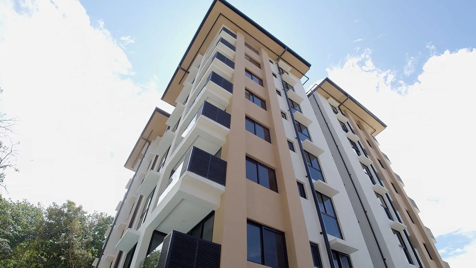 Scenic 2BR/2BA Apartment with Ocean and Mountain Views - image 13