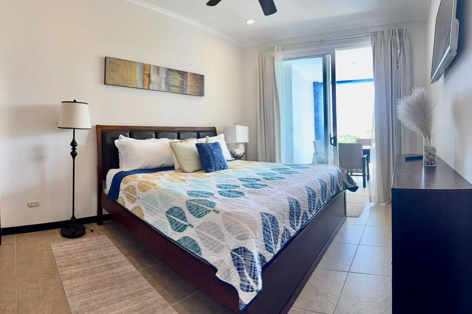 Luxury Beachfront Condo in Jacó: Your Costa Rican Oceanfront Escape - image 5