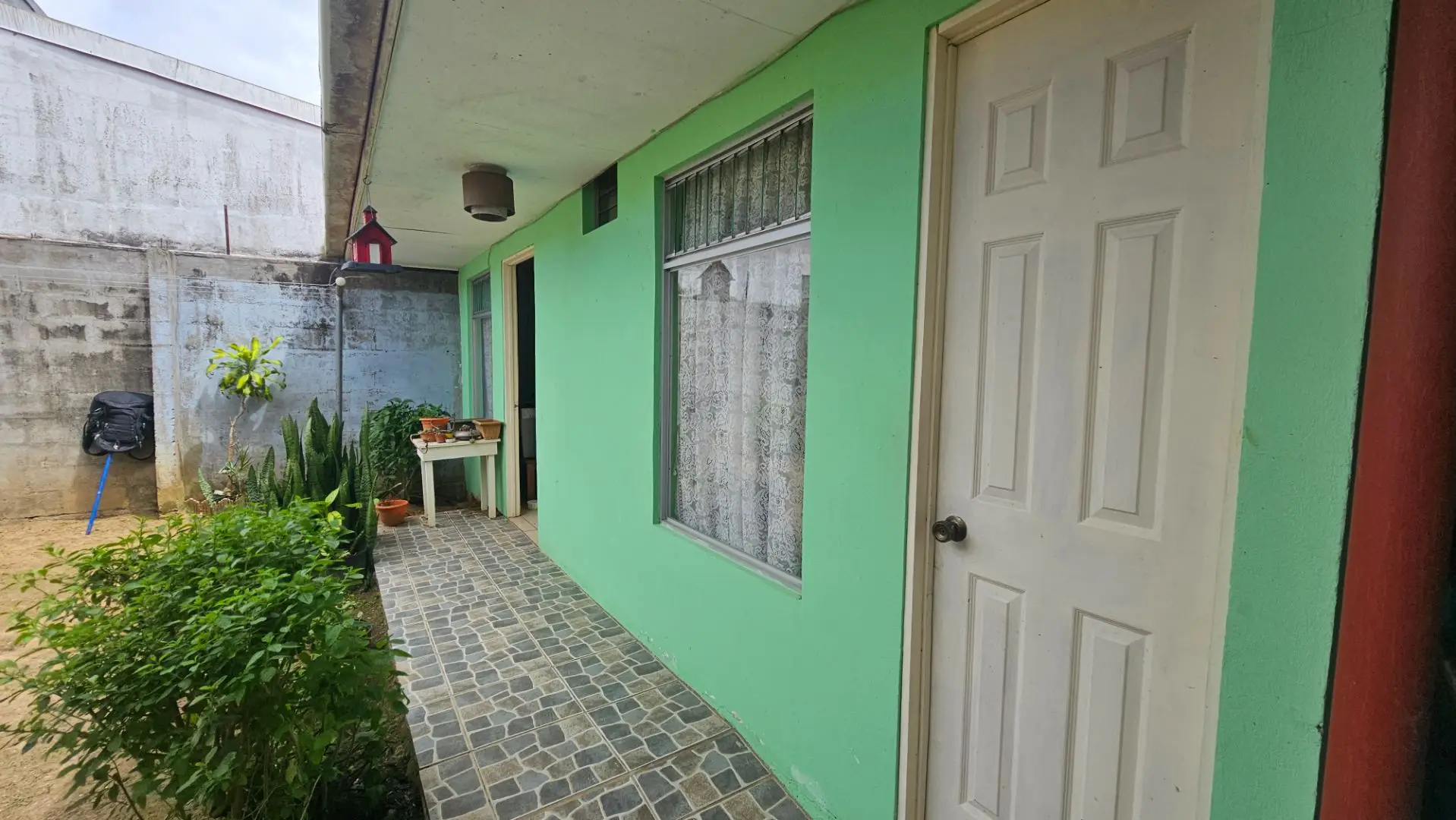 Spacious 6-Bedroom Family Home in Residencial Saint Clare, Moravia - image 15