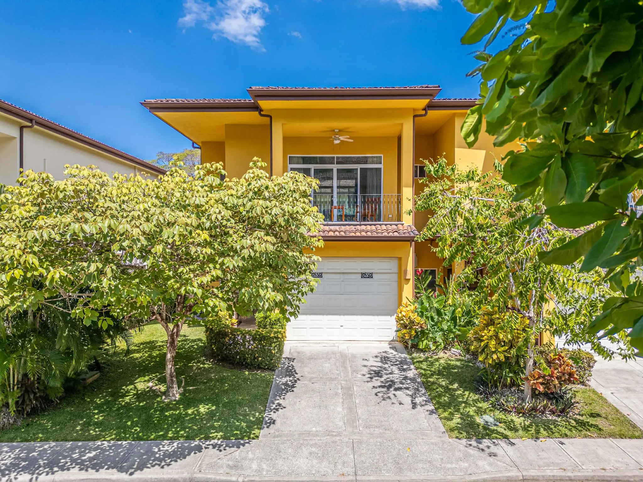 Peaceful and  Secure 3BR Condo with Private Pool in Las Lomas - image 3